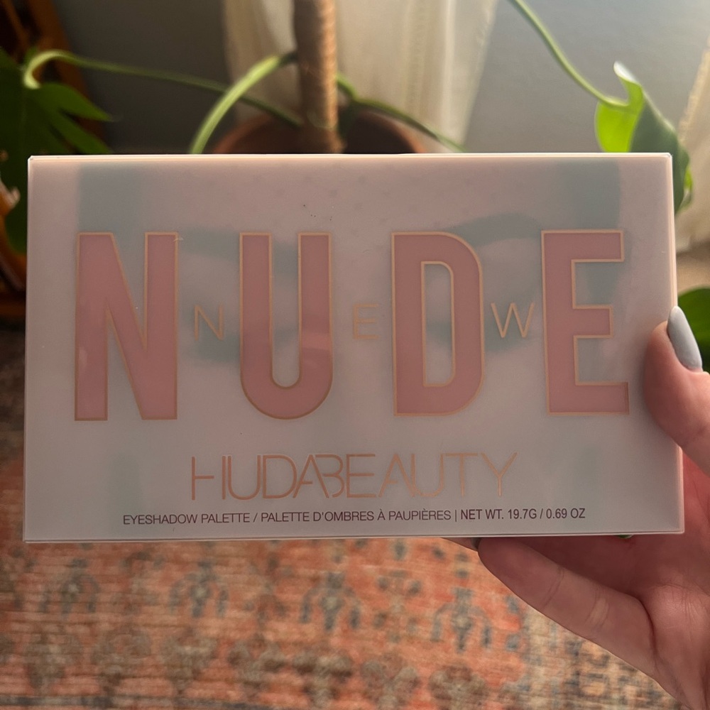 Huda Beauty Nude Eyeshadow Palette - Pink